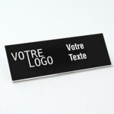 Épinglette - plastique gravé Noir / Blanc - coins carrés - épingle 